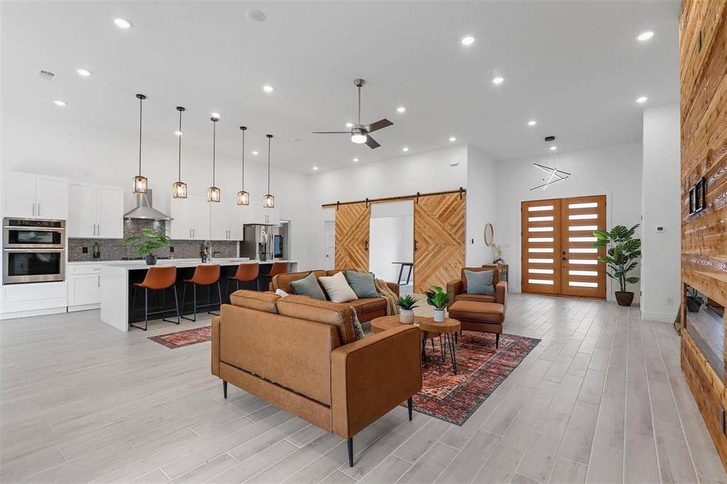 4013 Legend Trail, Granbury, TX 76049