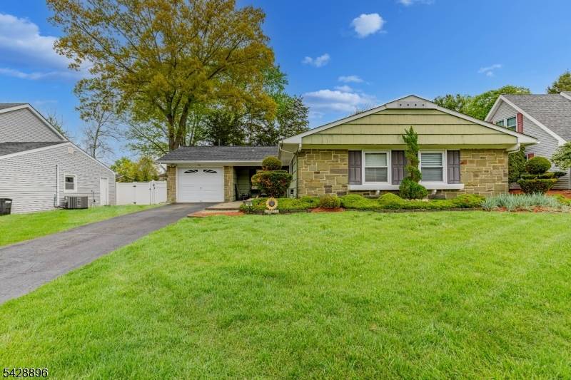 60 Fordham Dr, Aberdeen Twp., NJ 07747