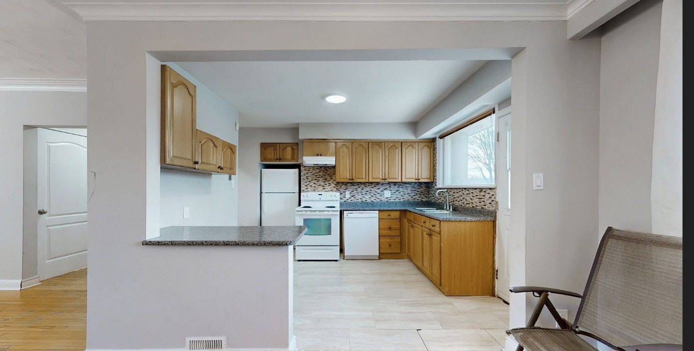 16 Perivale CRES #Main, Toronto E09, ON M1J 2C1