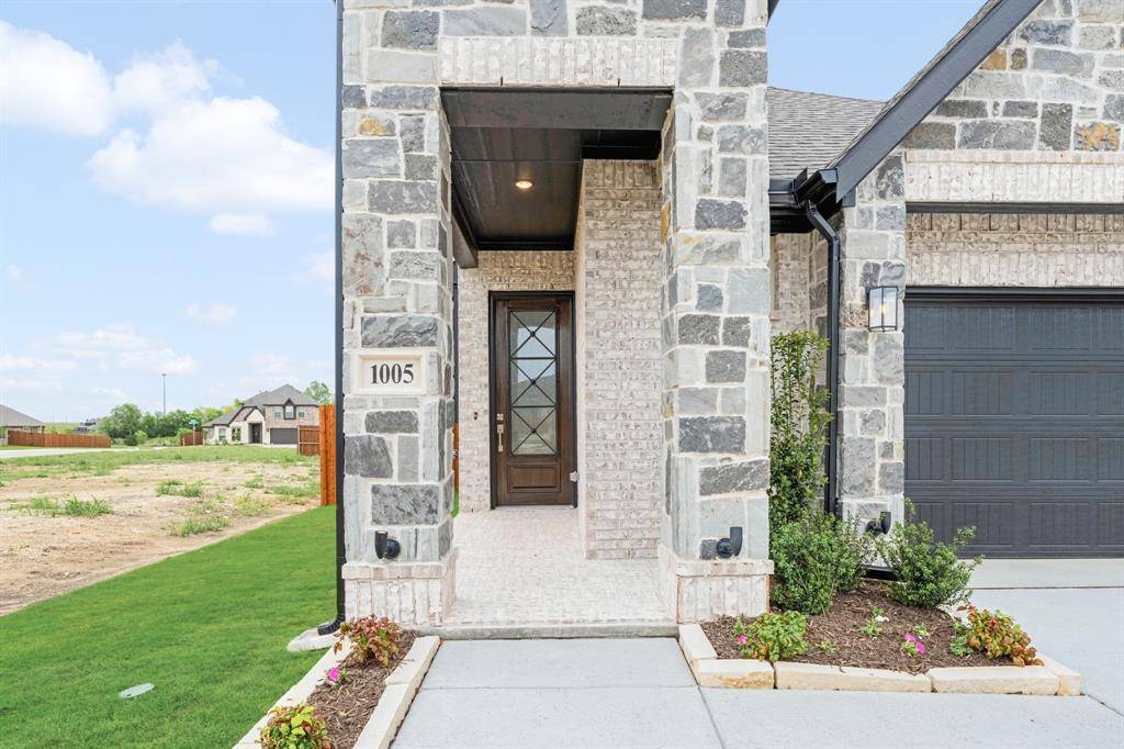 1005 River Oaks Drive, Godley, TX 76044