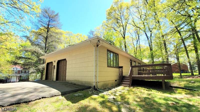8 De Hart Rd, Parsippany-troy Hills Twp., NJ 07054