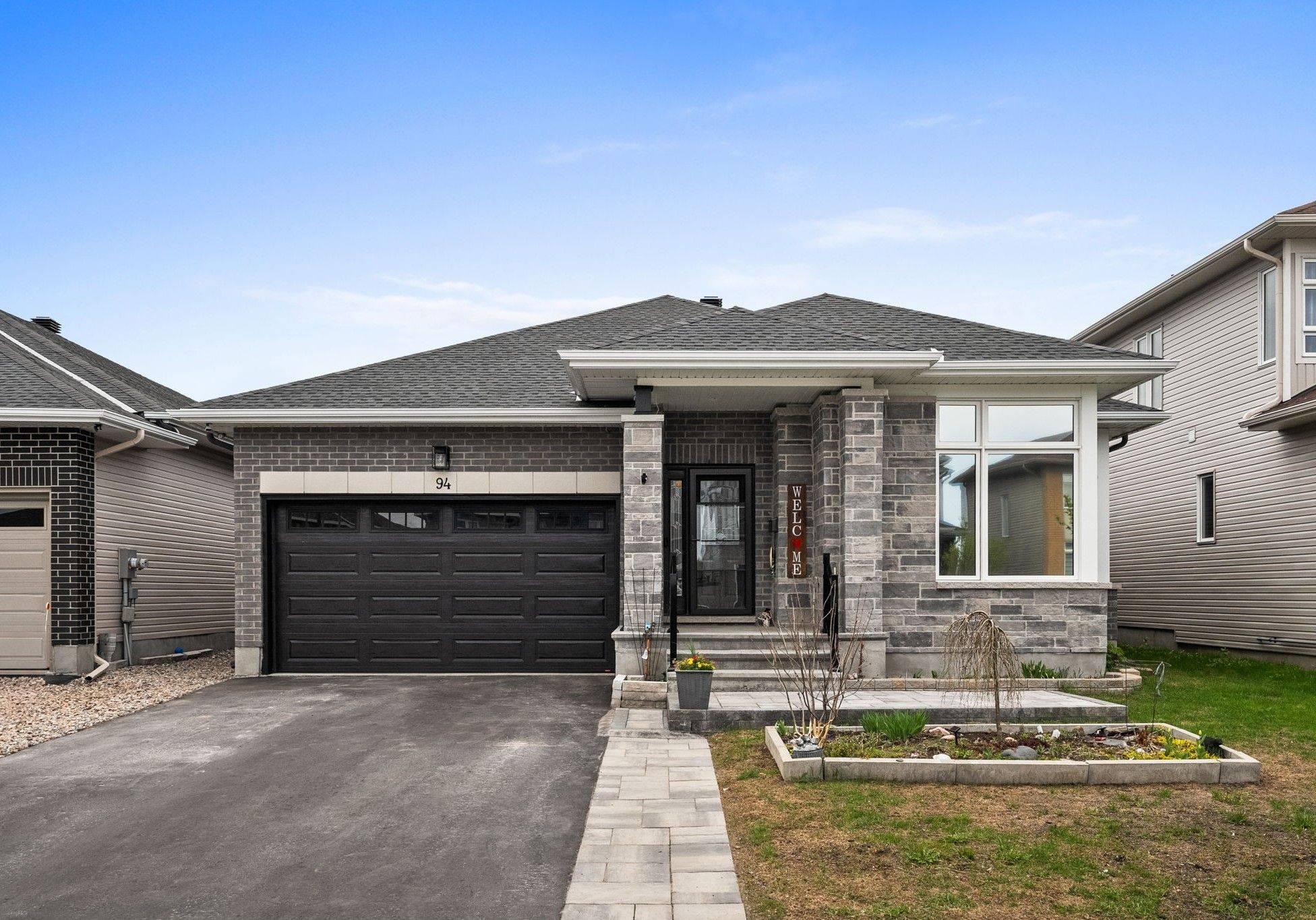 94 Dunlop RD, Carleton Place, ON K7C 0R8