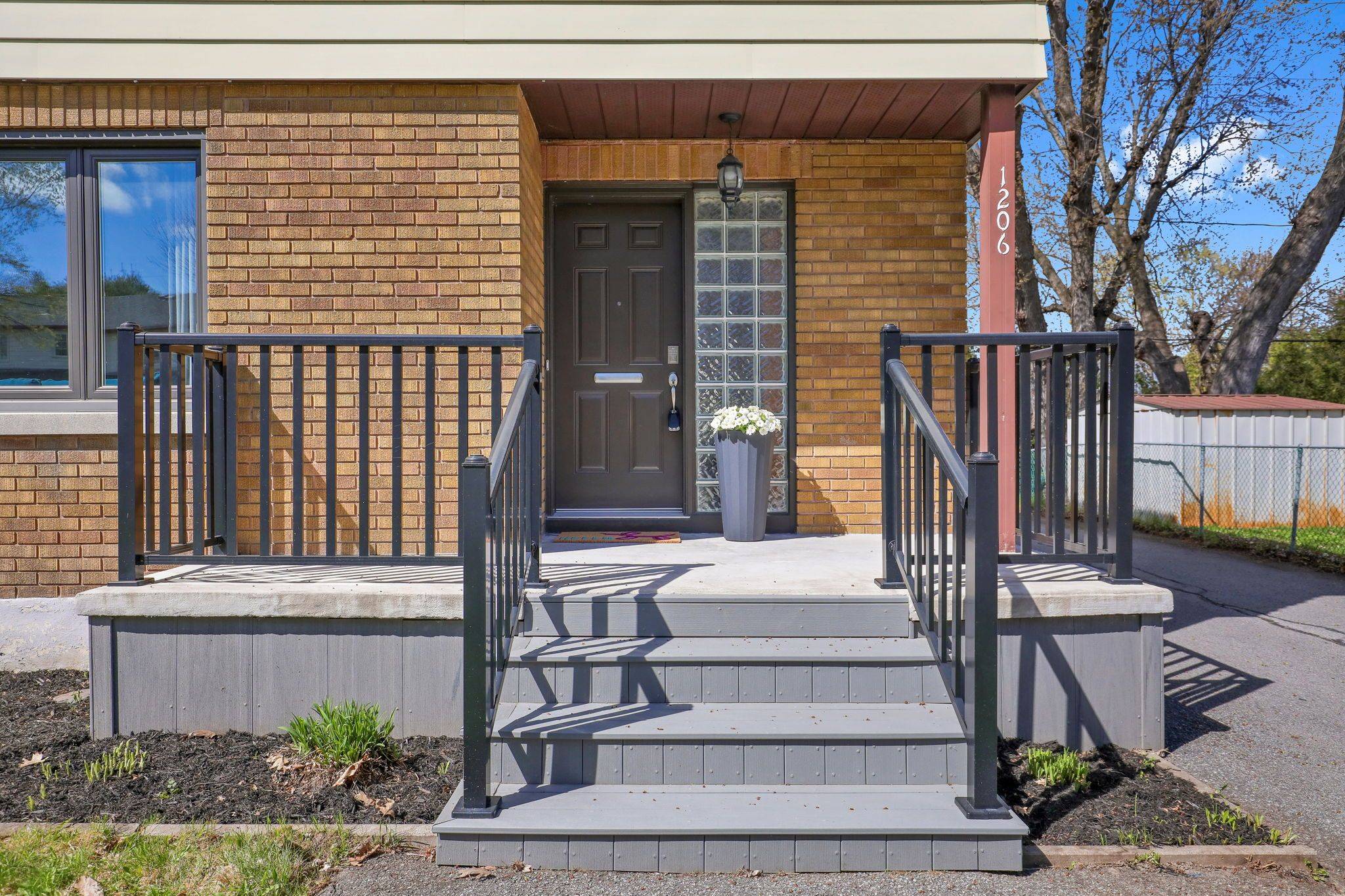 1206 Checkers RD, Belair Park - Copeland Park And Area, ON K2C 2S7