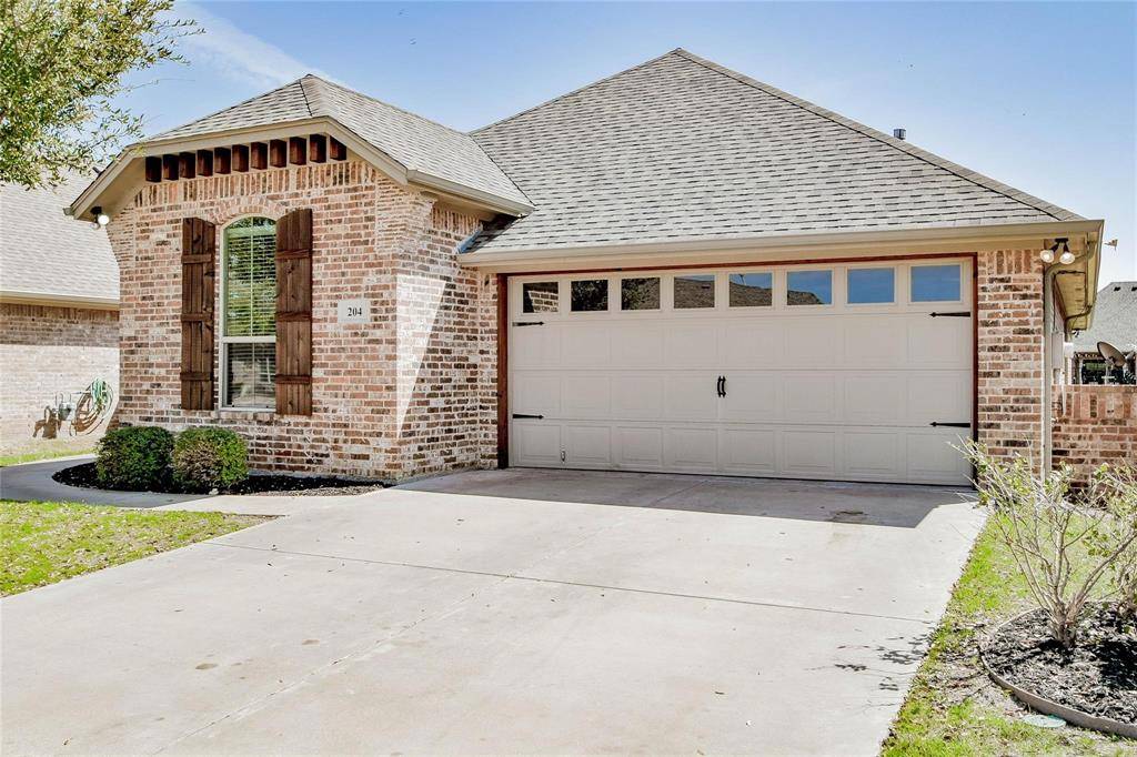 204 Captains Court, Granbury, TX 76049