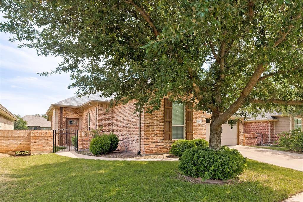 204 Captains Court, Granbury, TX 76049