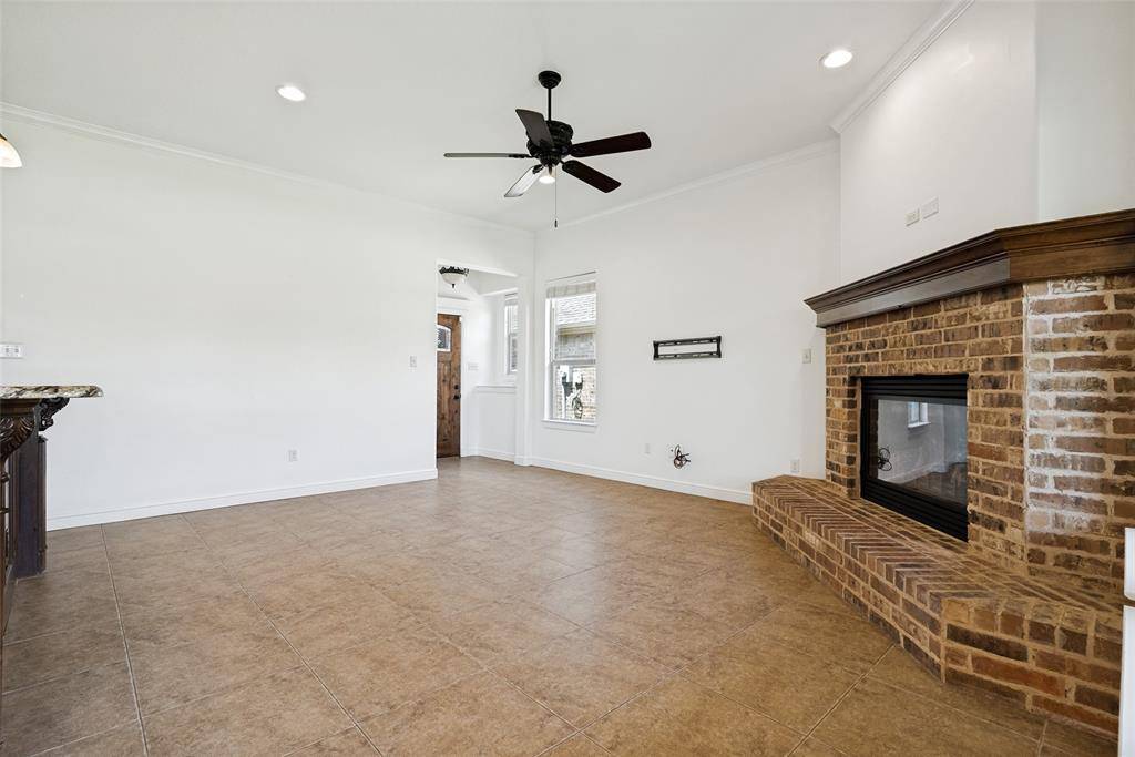 204 Captains Court, Granbury, TX 76049