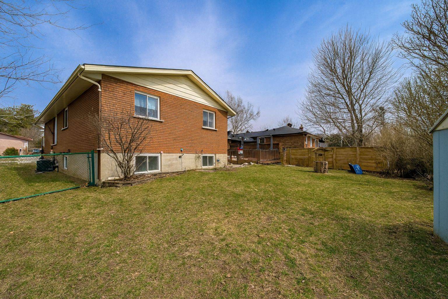 229 Datas DR E, Clearview, ON L0M 1S0
