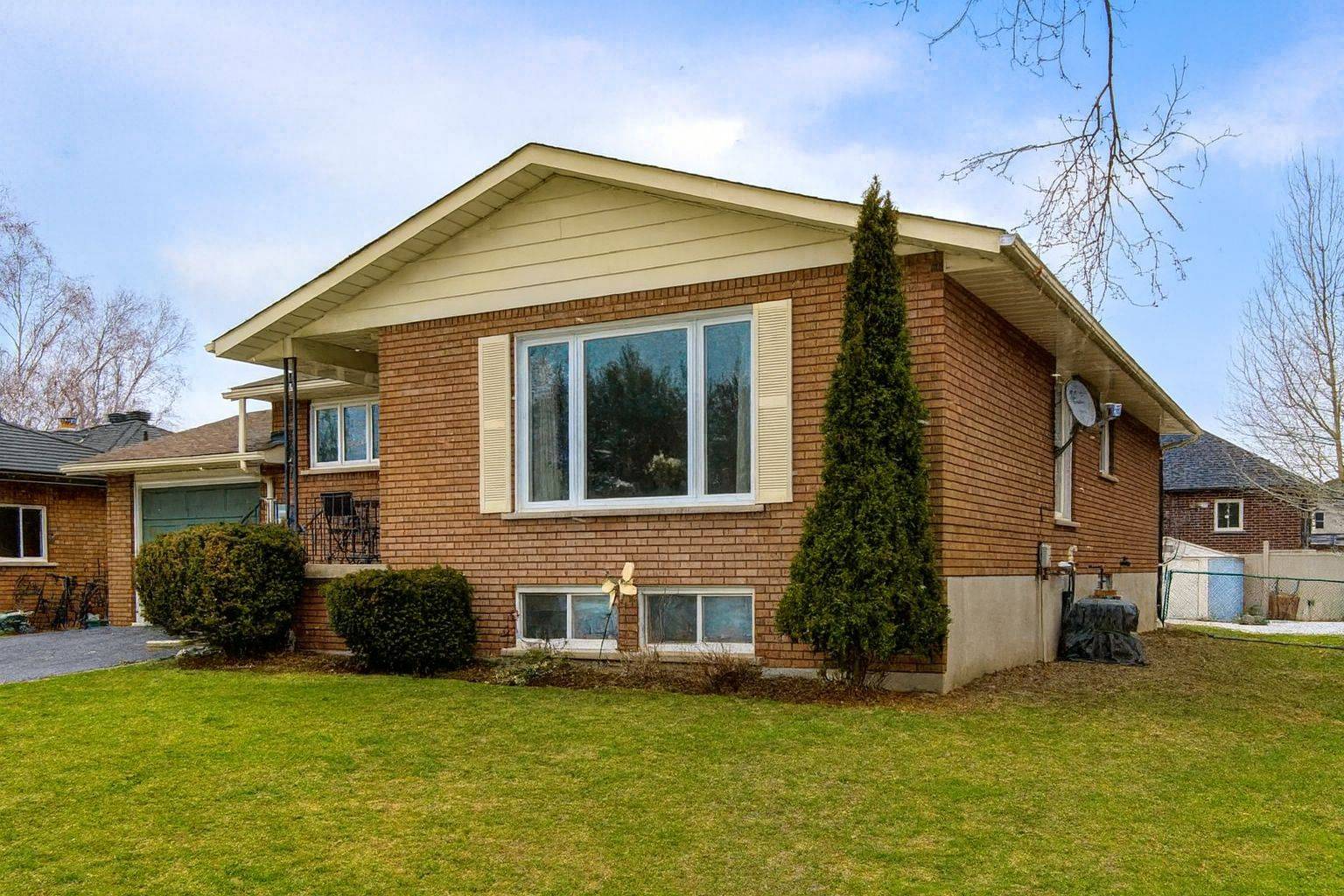 229 Datas DR E, Clearview, ON L0M 1S0