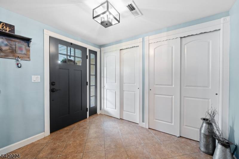 11 Barbara Dr, Clifton City, NJ 07013
