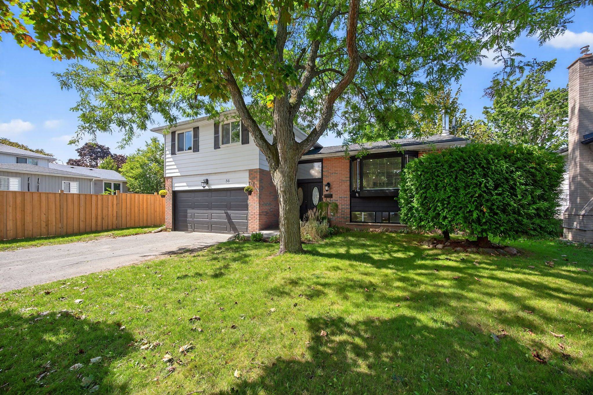 56 Briar RD, Barrie, ON L4N 3M4