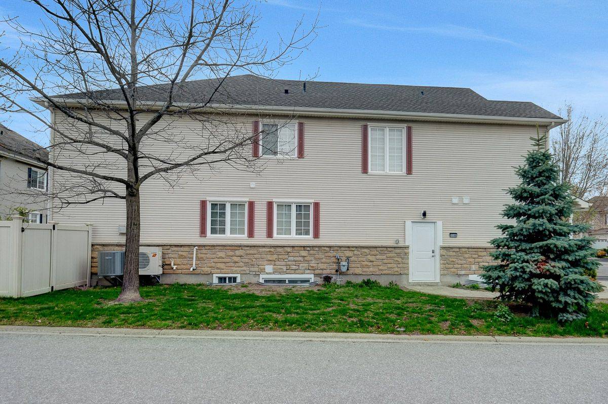 558 Ashbourne CRES #B, Barrhaven, ON K2J 0P6