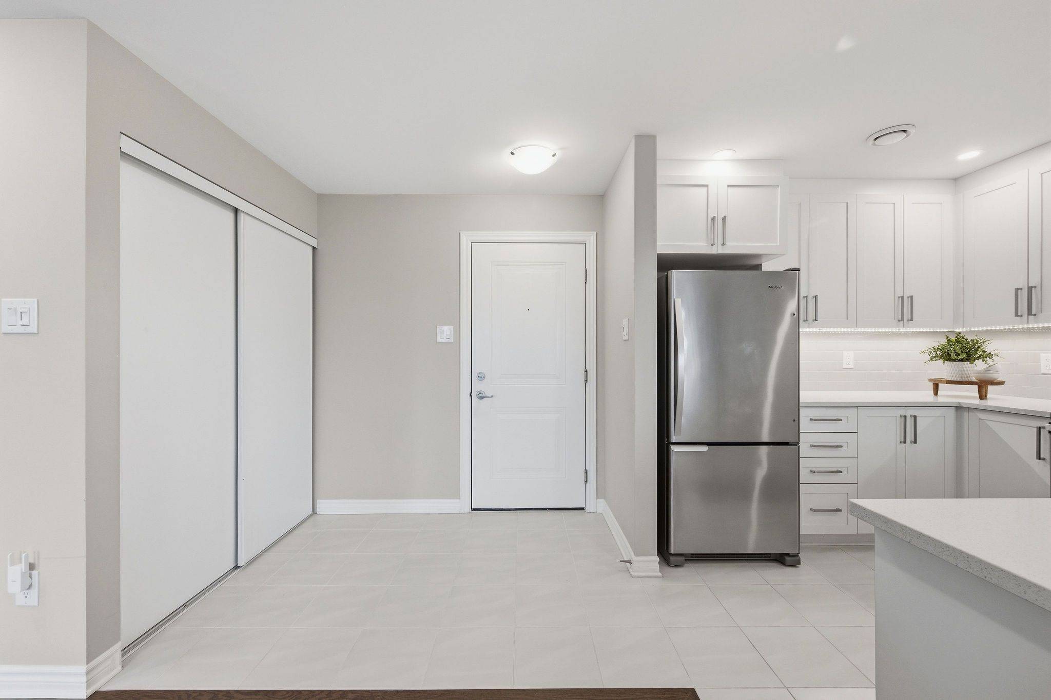 365 Tribeca Private #10, Barrhaven, ON K2J 6B4