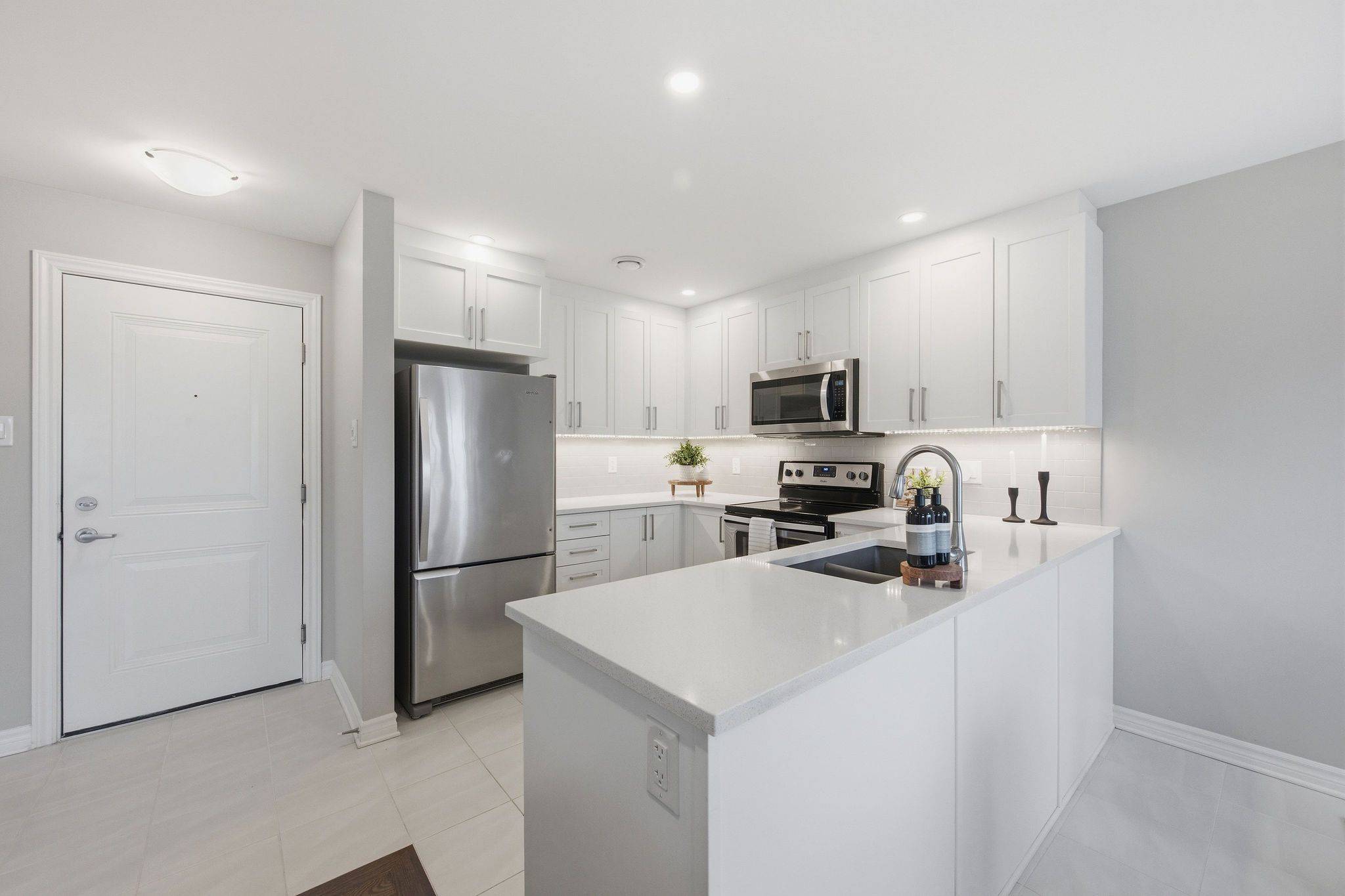 365 Tribeca Private #10, Barrhaven, ON K2J 6B4