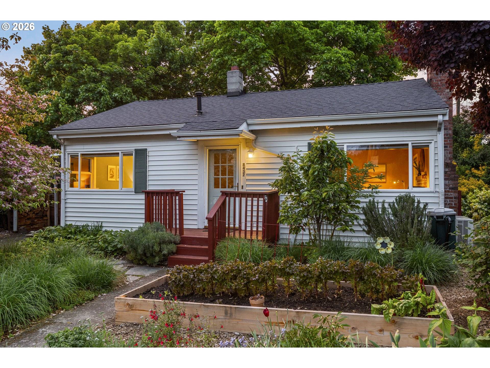 8437 NE GOING PL, Portland, OR 97220