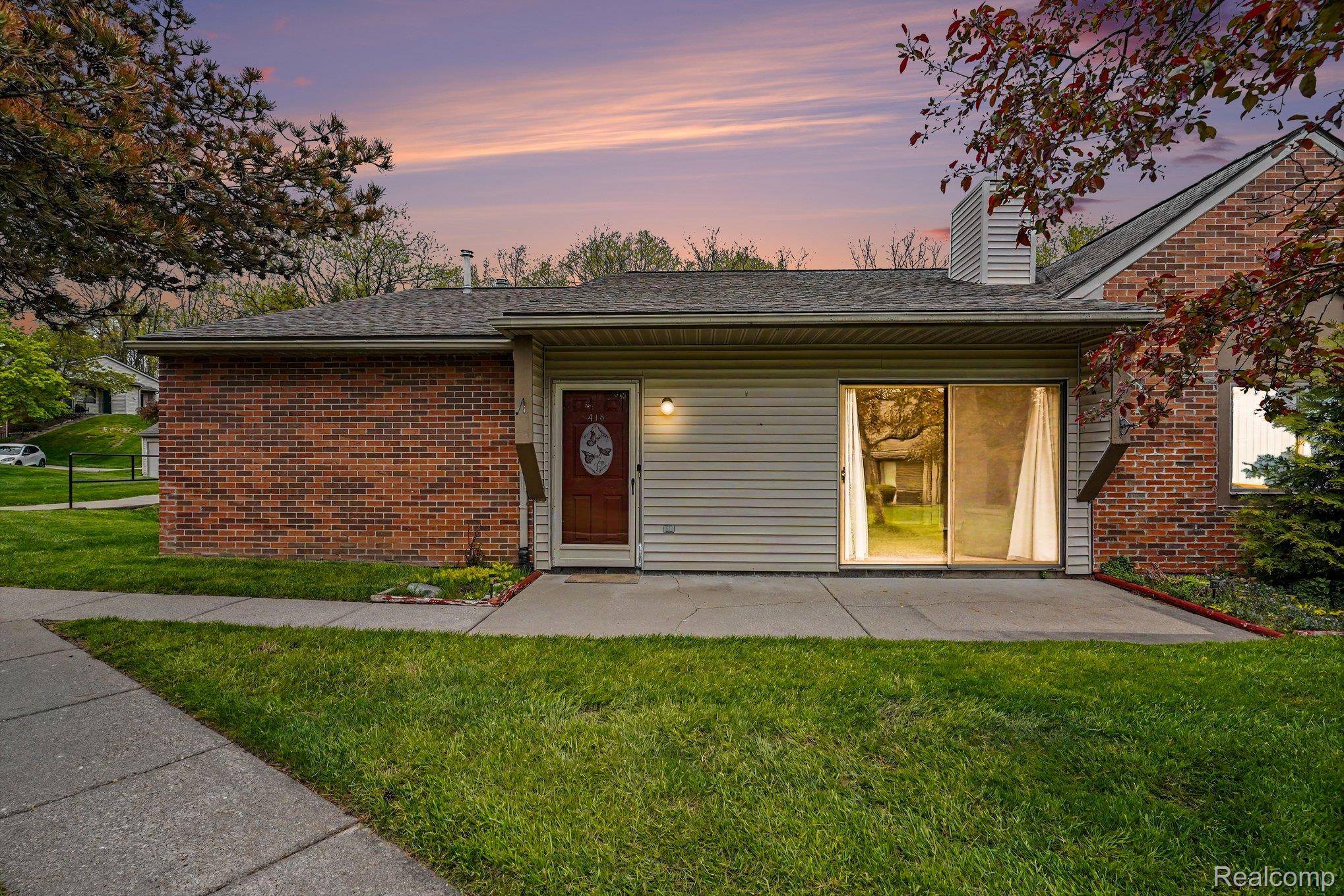 418 Water Tower CIR, Brighton, MI 48116