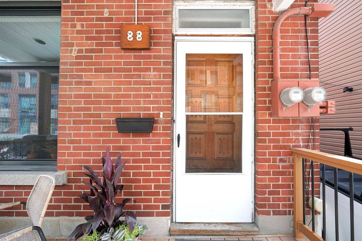 88 Norman ST, Dows Lake - Civic Hospital And Area, ON K1S 3K6