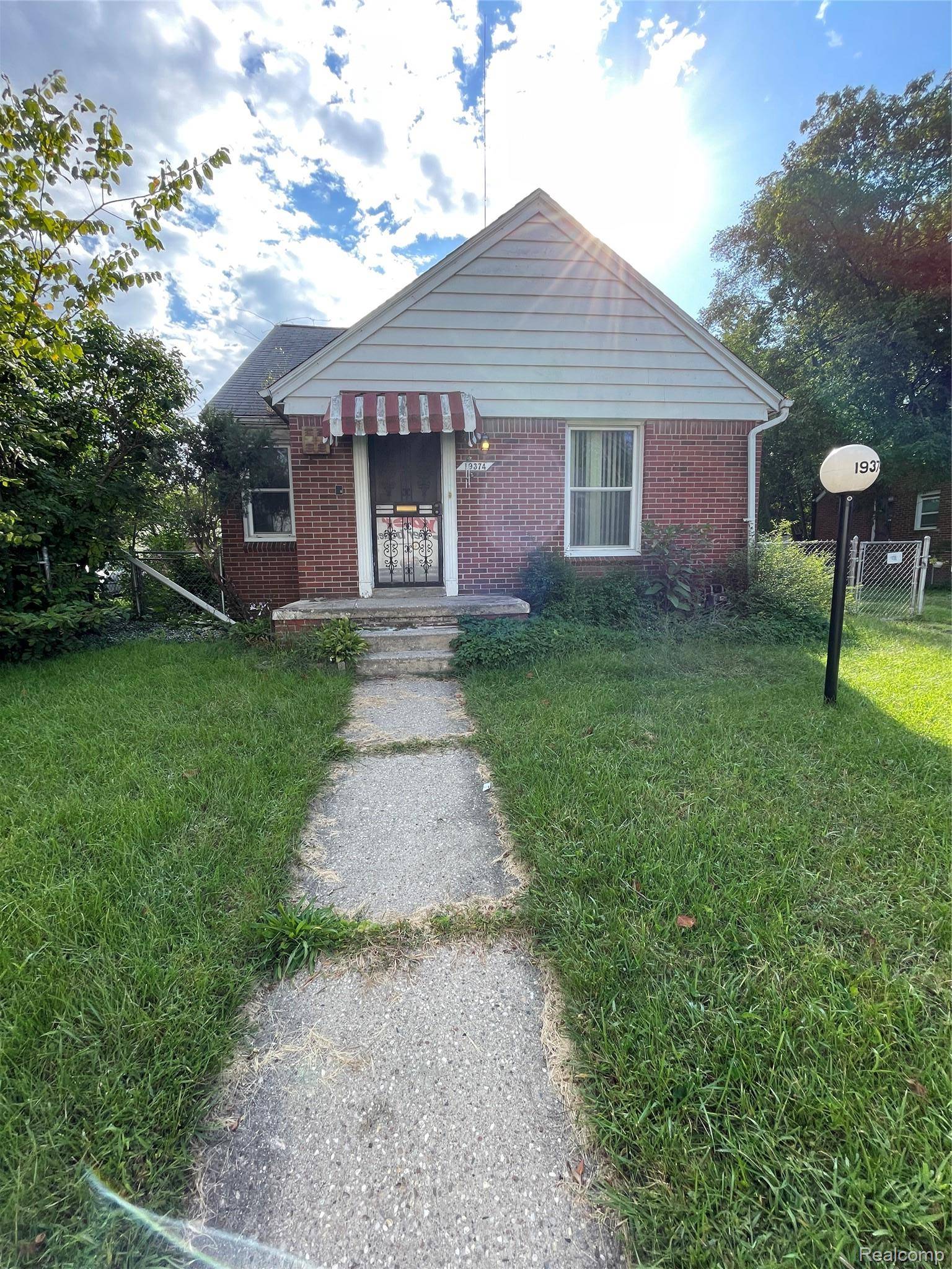 19374 Charest ST, Detroit, MI 48234