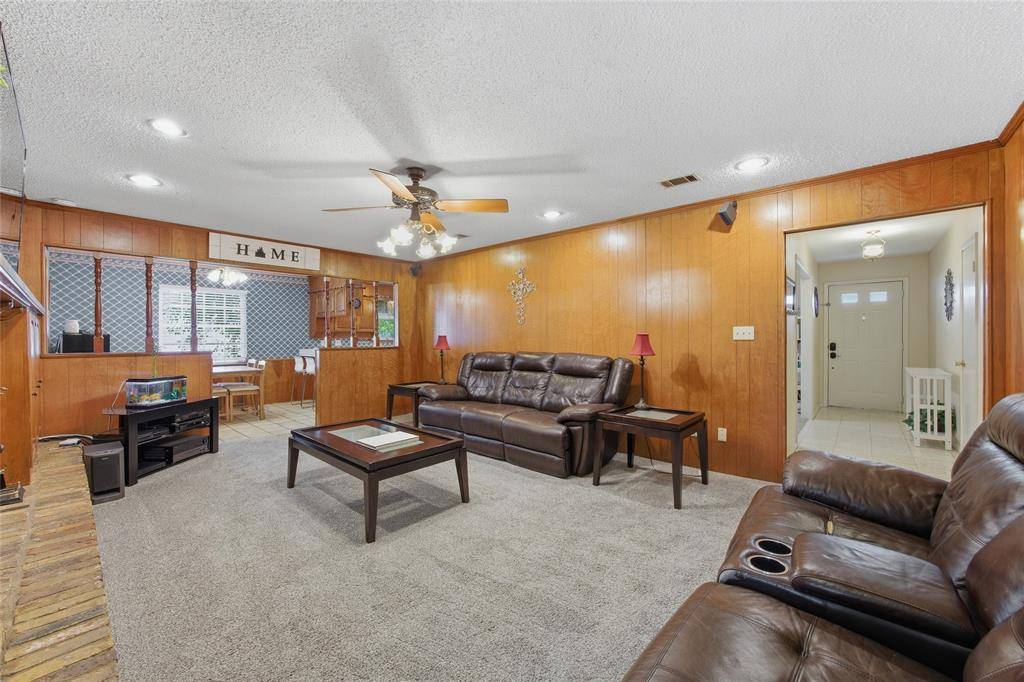 3912 Twilight Drive S, Benbrook, TX 76116