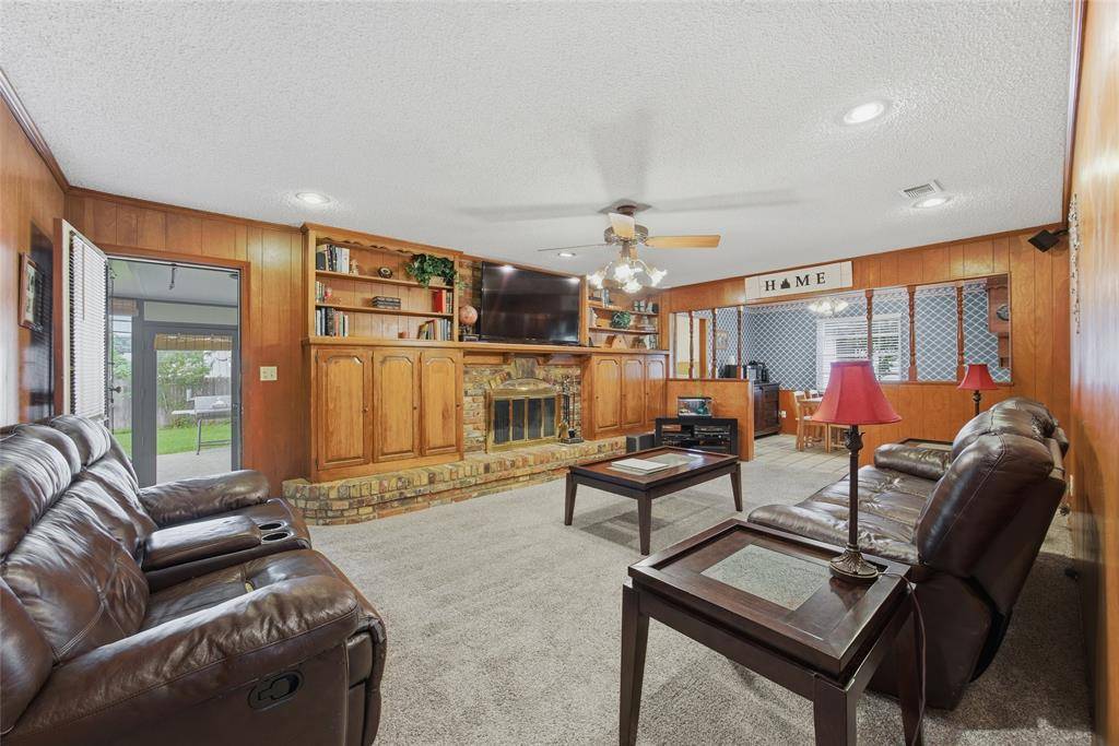 3912 Twilight Drive S, Benbrook, TX 76116