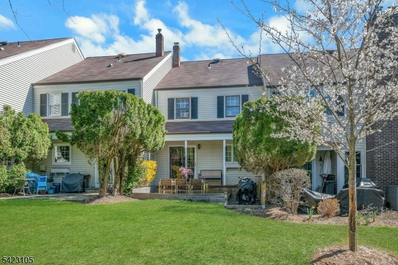 14 Pembroke Dr, Mendham Boro, NJ 07945