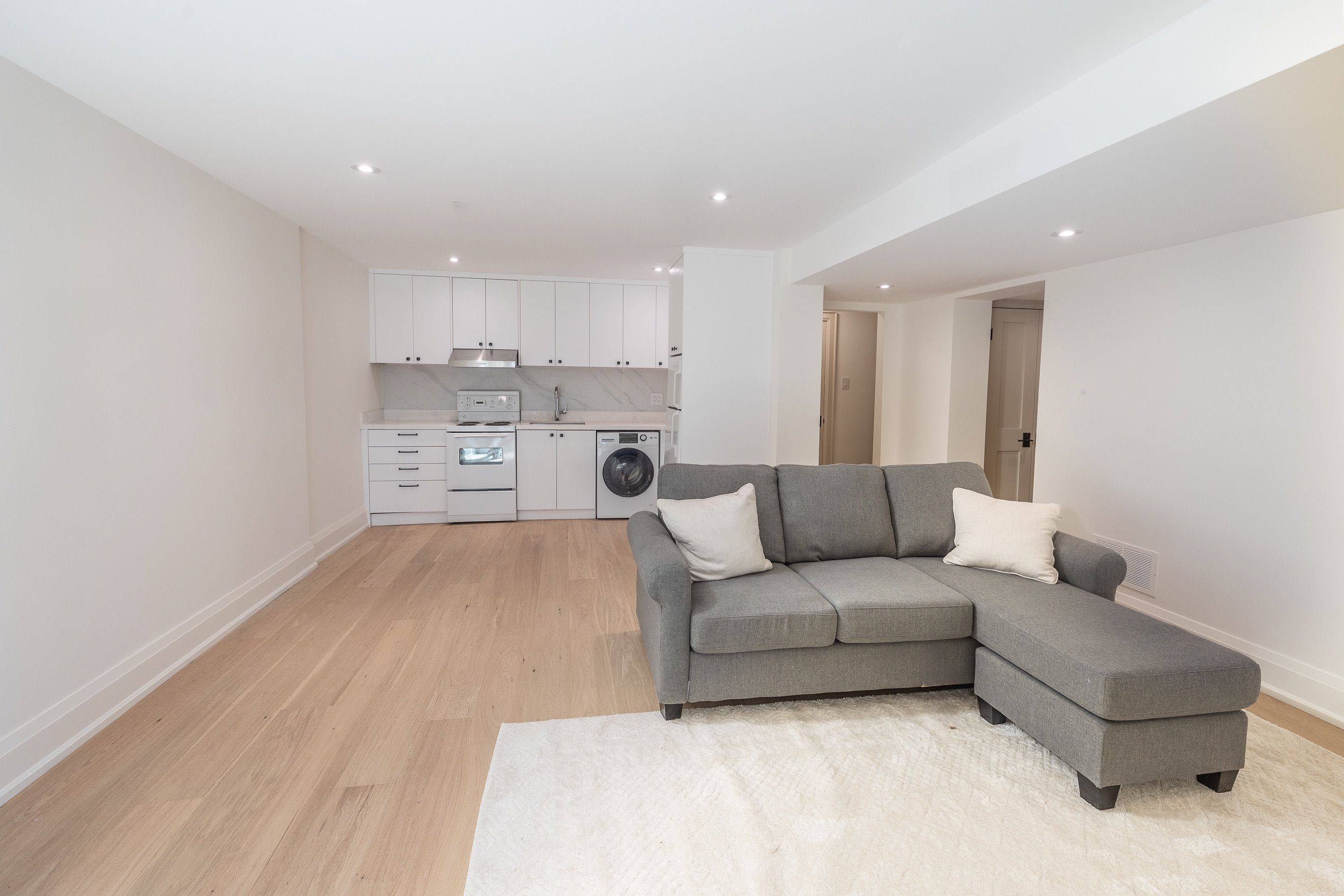 165 Sherwood AVE #Bsmt, Toronto C10, ON M4P 2A9