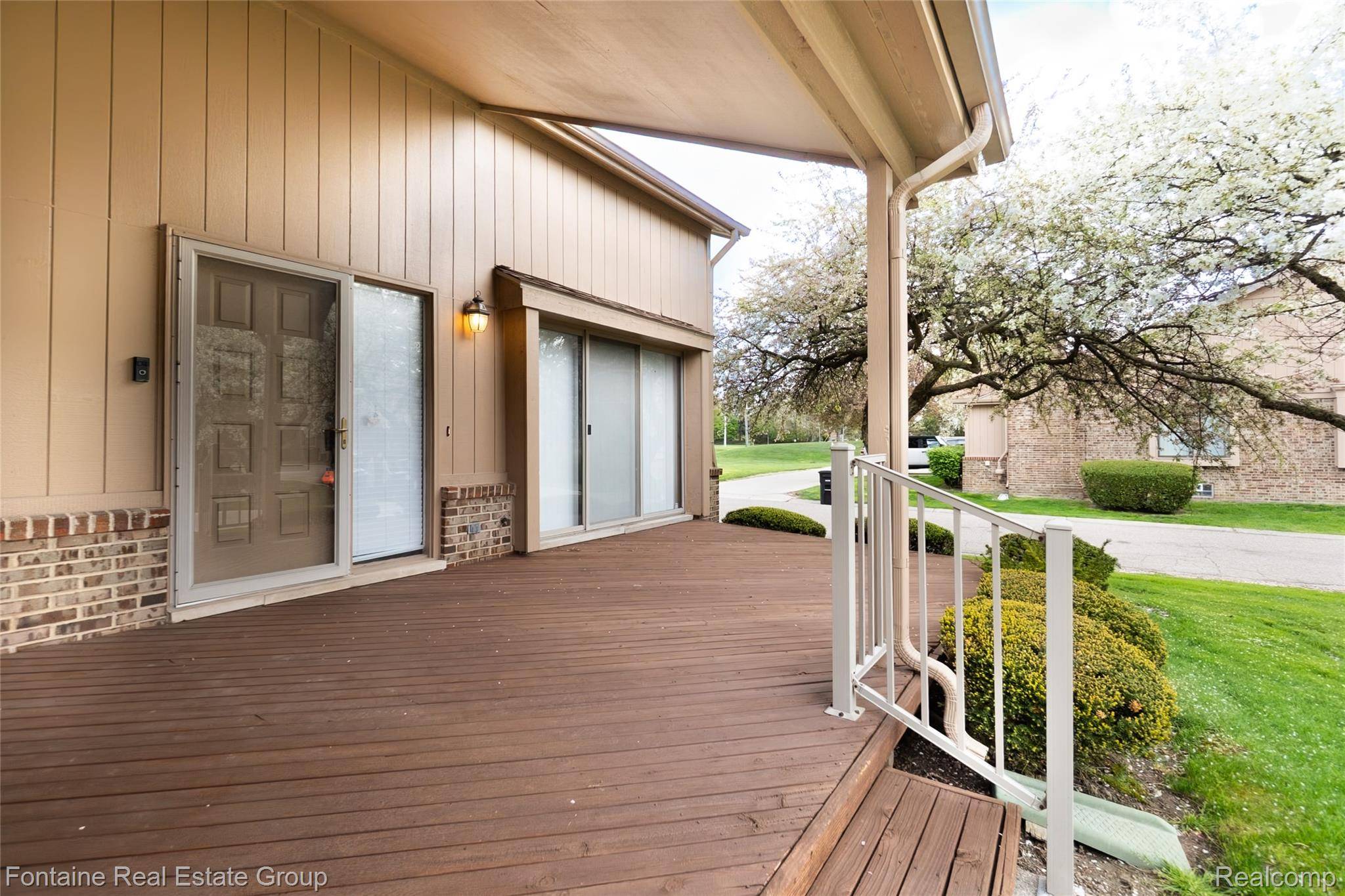 37468 N Laurel Park DR, Livonia, MI 48152