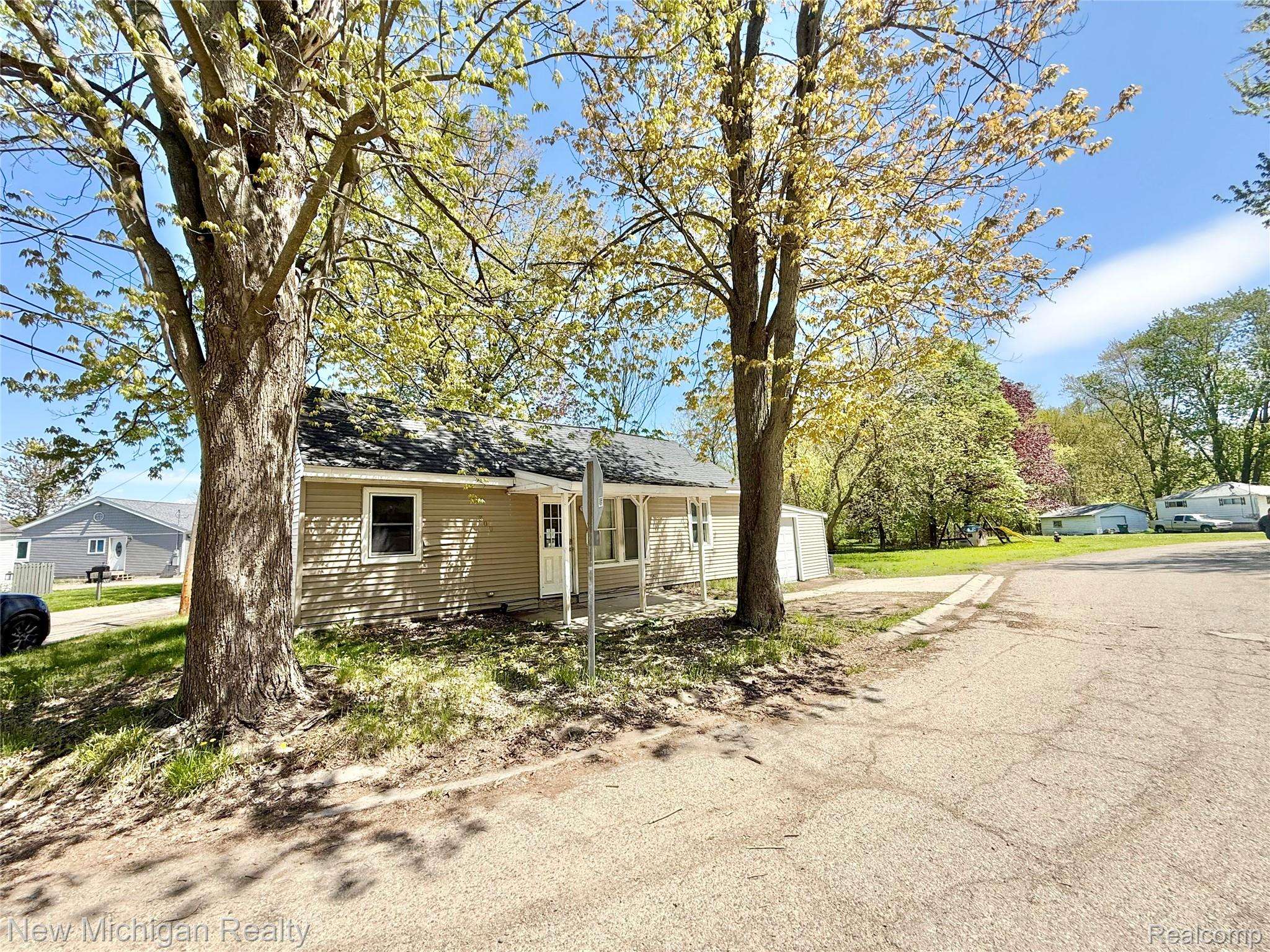 300 Georgia DR, Elba Township, MI 48446