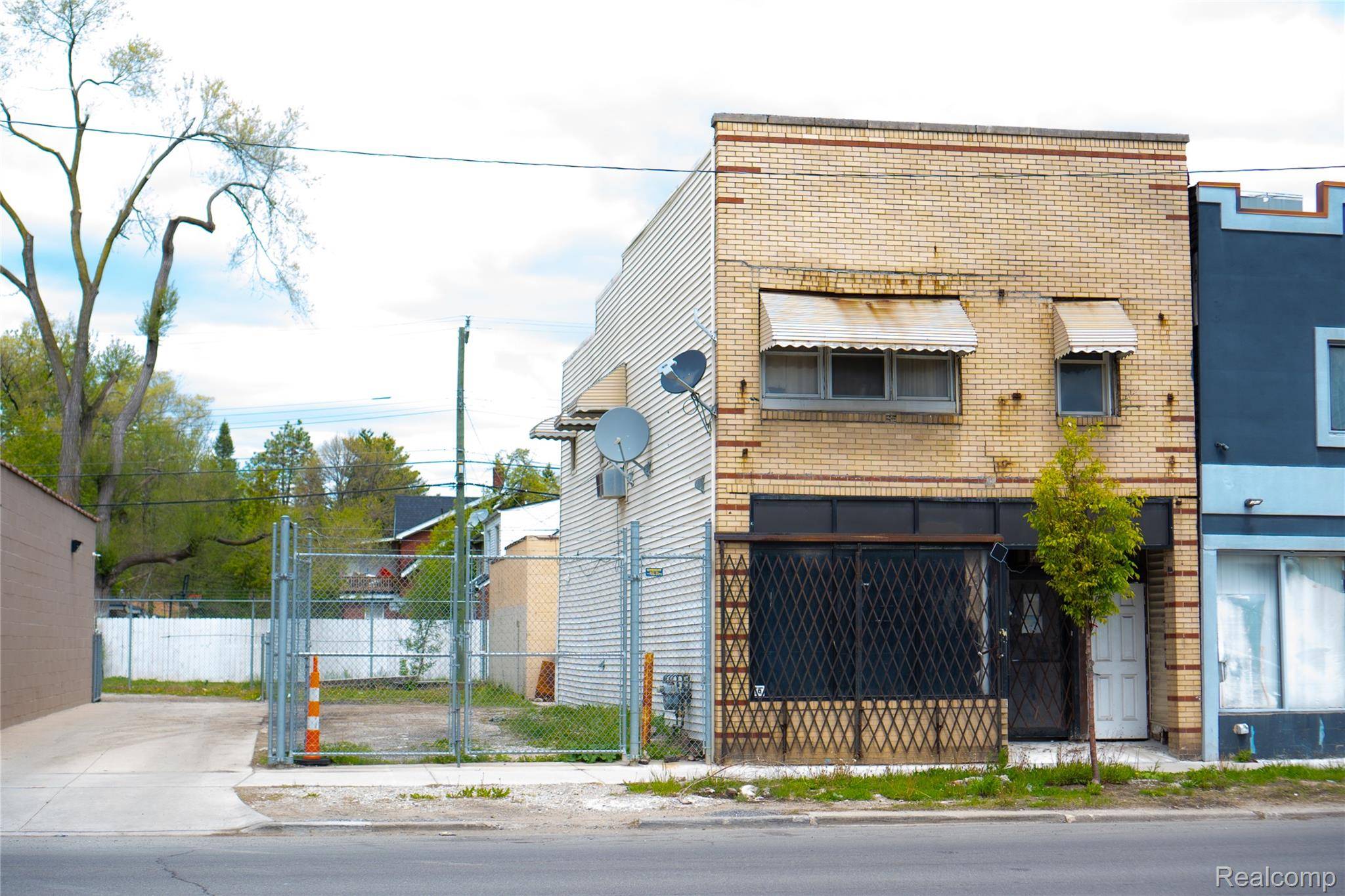 19510 W Warren AVE, Detroit, MI 48228