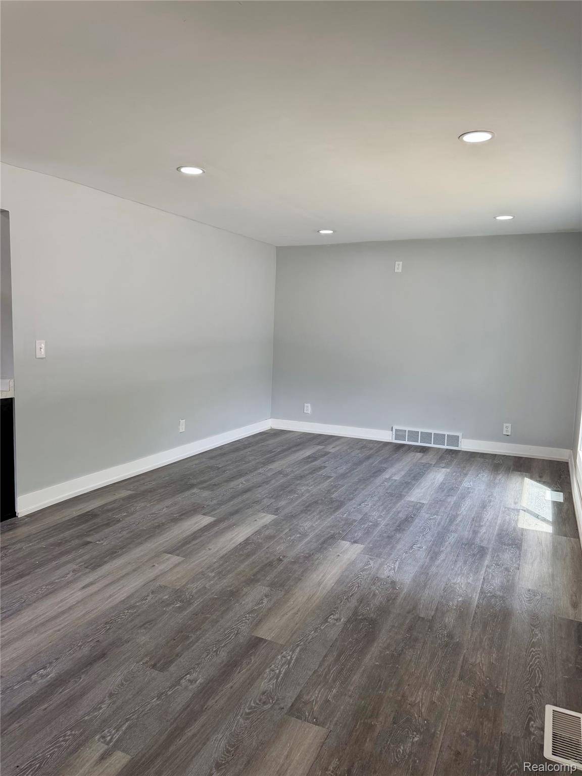 22442 W Chicago, Detroit, MI 48239