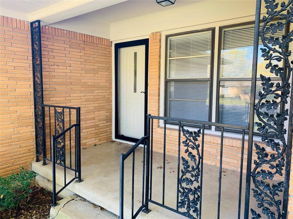 1800 W College Street, Sherman, TX 75092