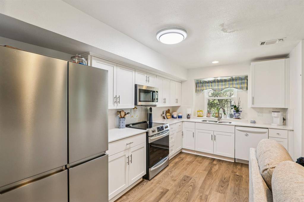 191 Black Forest Drive, Pottsboro, TX 75076