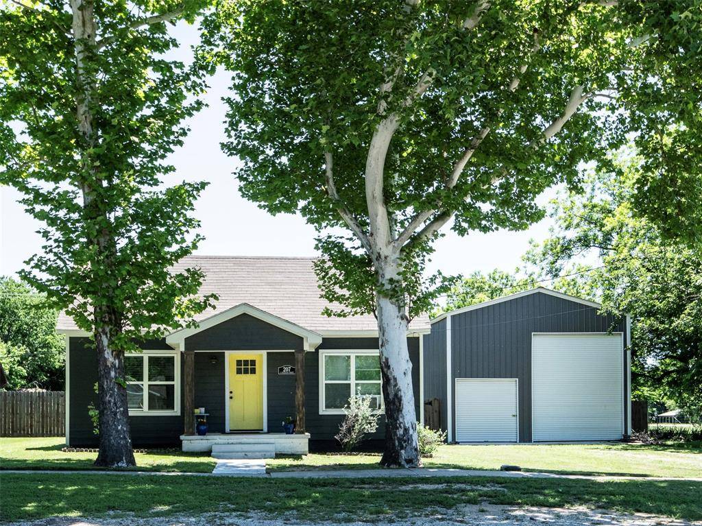 207 S Wickham Street, Alvord, TX 76225