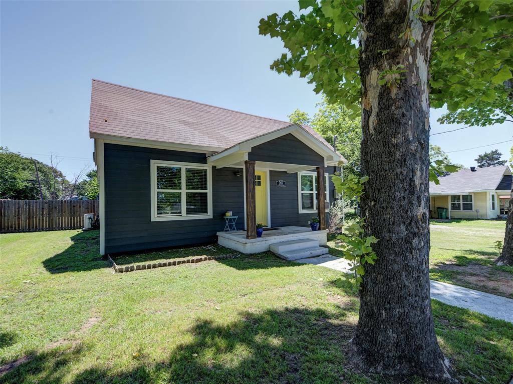207 S Wickham Street, Alvord, TX 76225