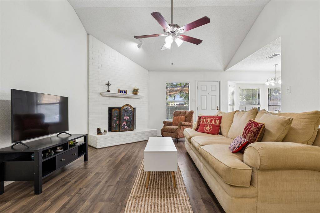 825 Bristol Avenue, Saginaw, TX 76179