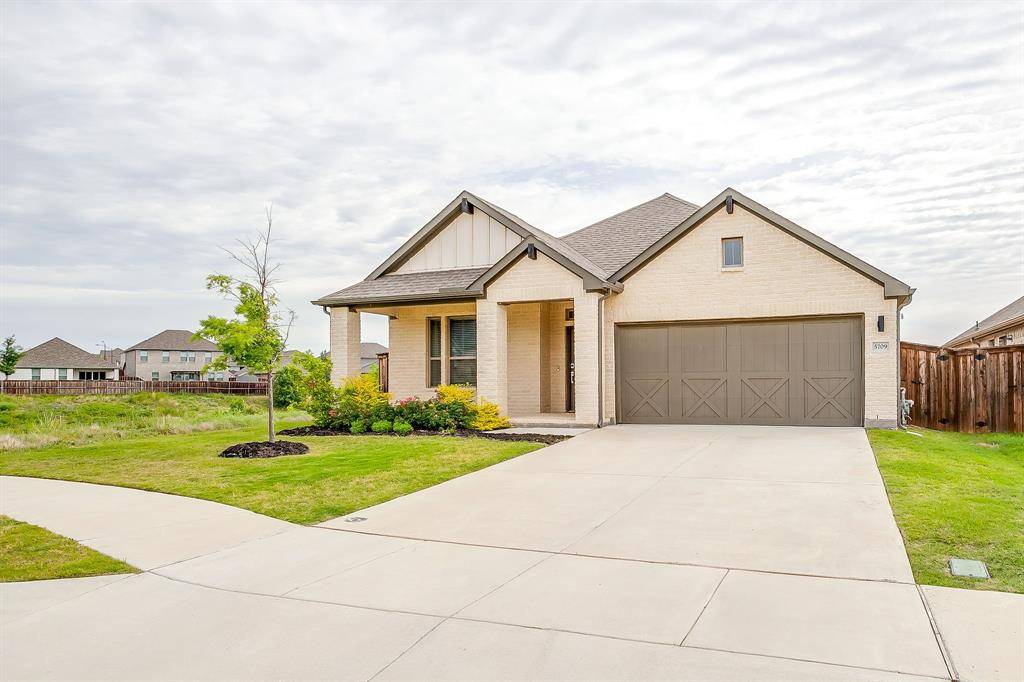 5709 Freeport Lane, Fort Worth, TX 76126