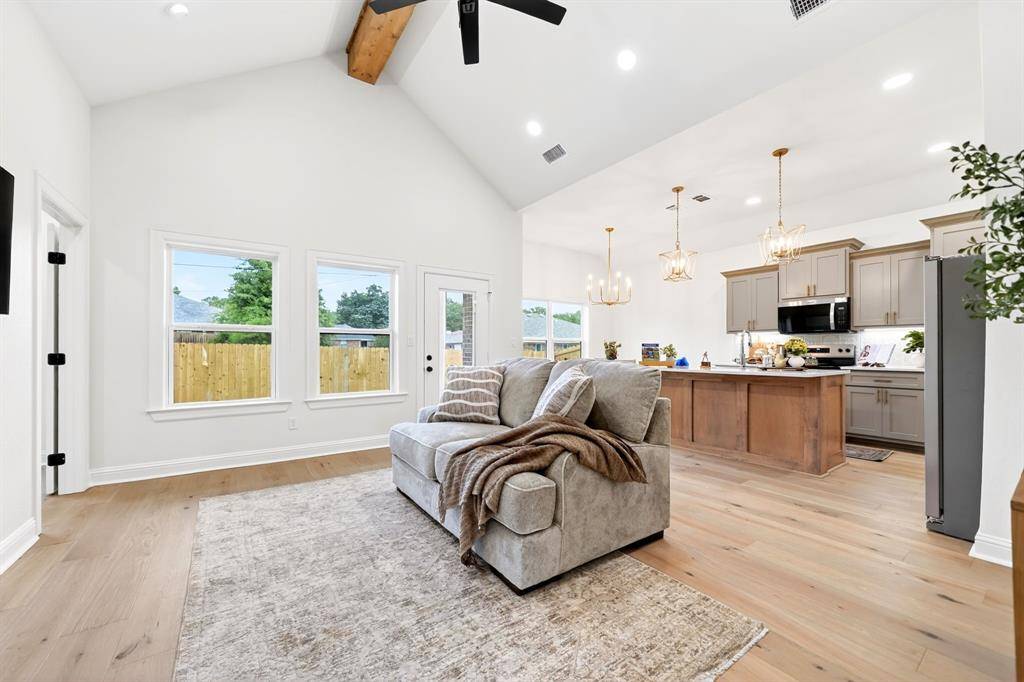 213 Central Park Court, Athens, TX 75751