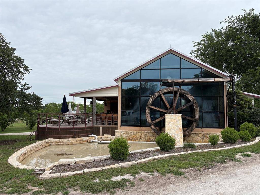 230 Halbert Ln, Waco, TX 76705