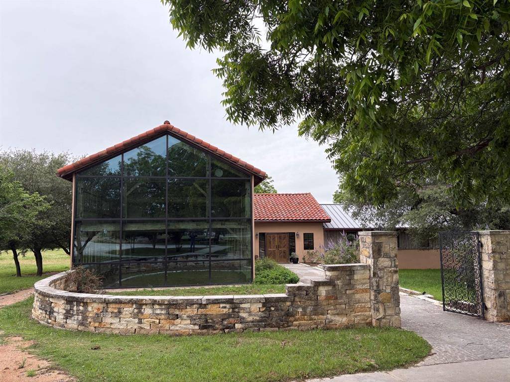 230 Halbert Ln, Waco, TX 76705