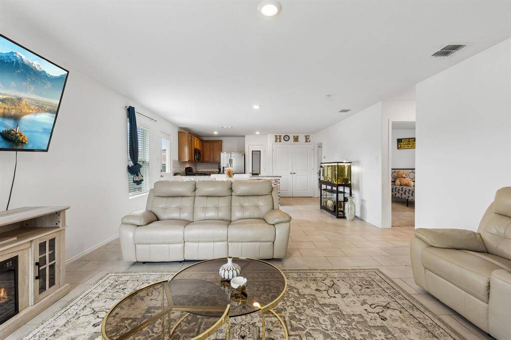 2932 Dora Drive, Fort Worth, TX 76119
