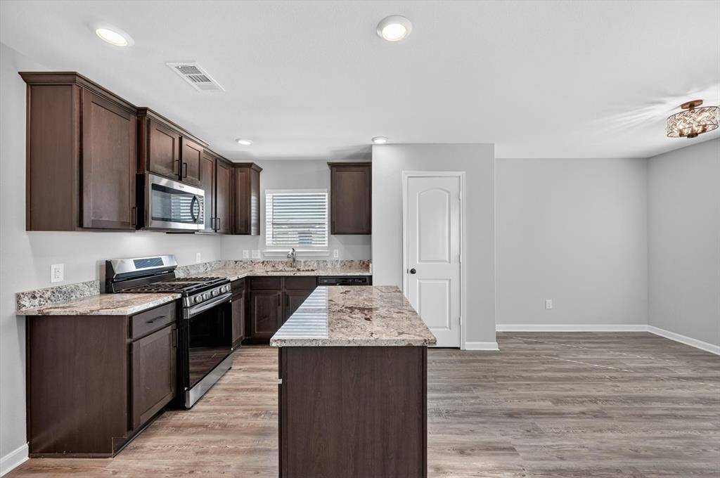 523 Bennie Leonard Street, Venus, TX 76084