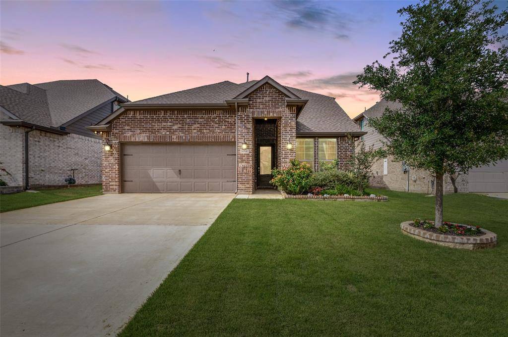 656 Bethpage Drive, Red Oak, TX 75154