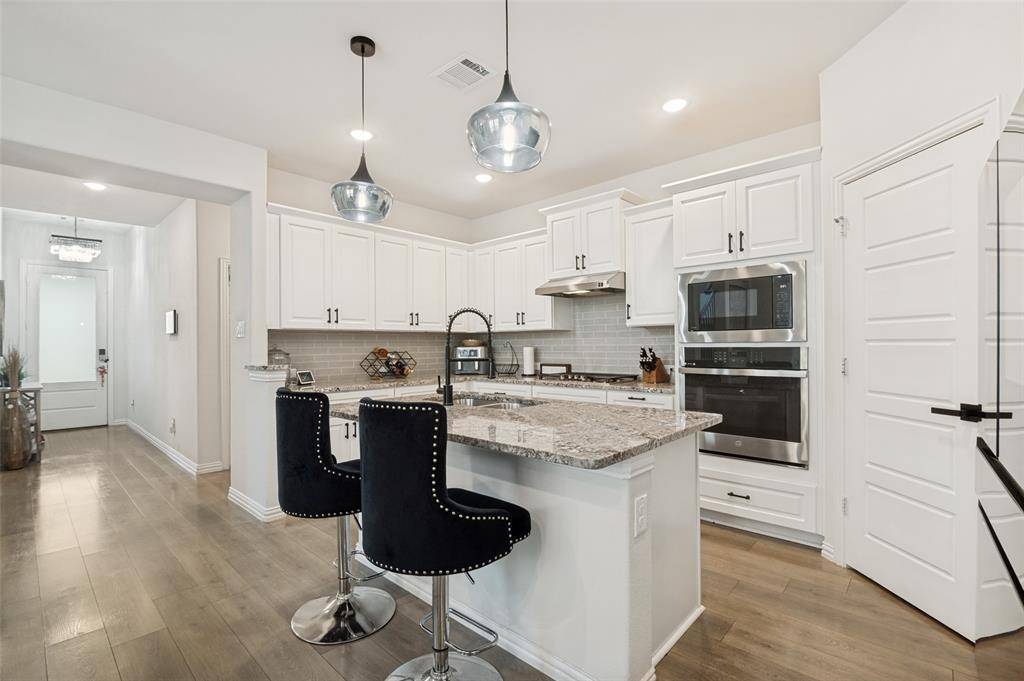 656 Bethpage Drive, Red Oak, TX 75154