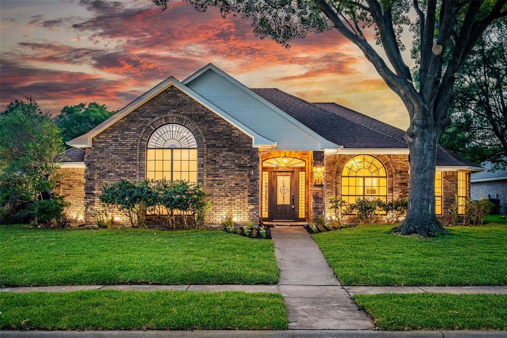 2117 Rolling Oak Lane, Garland, TX 75044