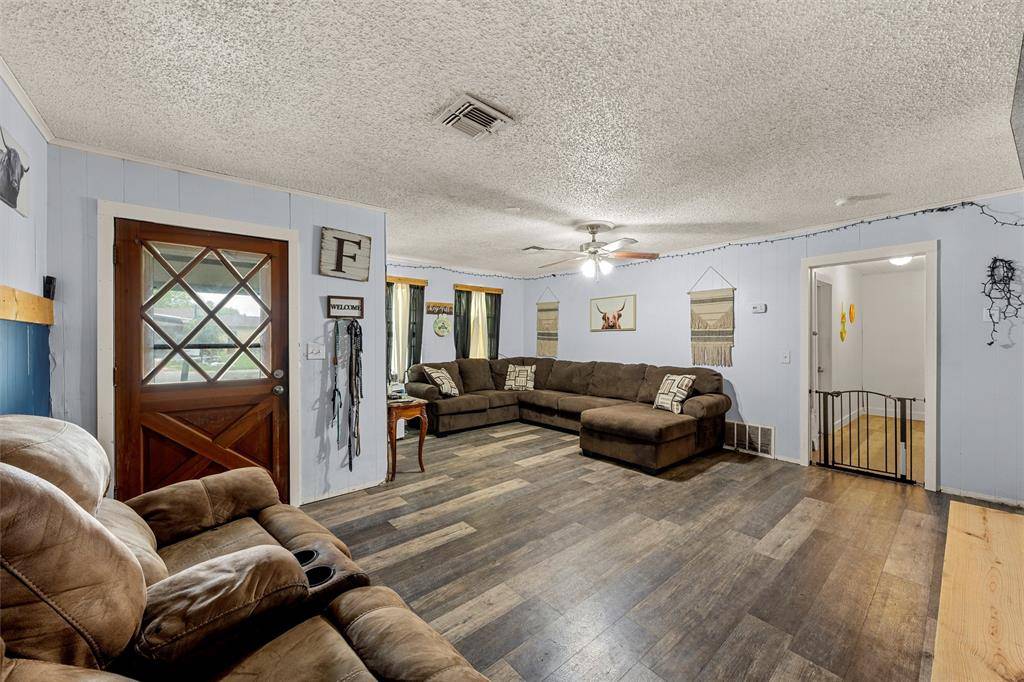 209 N Goddard Street, Mart, TX 76664