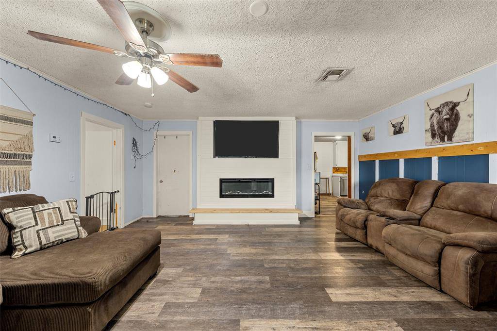 209 N Goddard Street, Mart, TX 76664