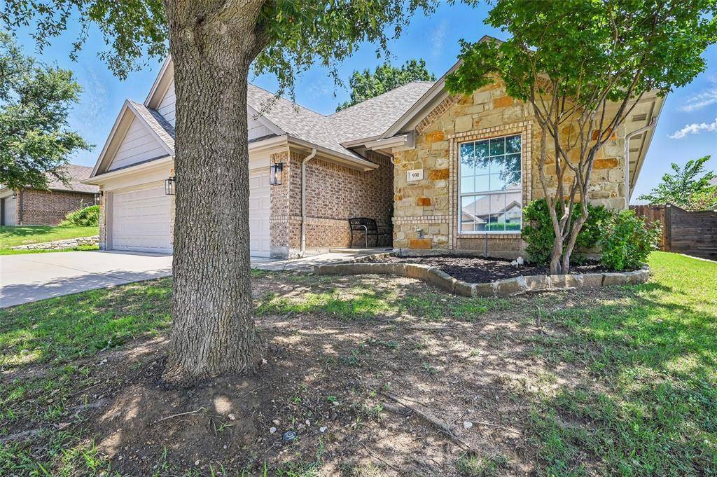 931 White Marlin Drive, Burleson, TX 76028
