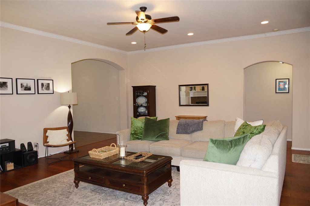 931 White Marlin Drive, Burleson, TX 76028