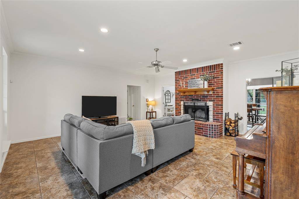 1694 Mclennan Crossing Road, Woodway, TX 76712