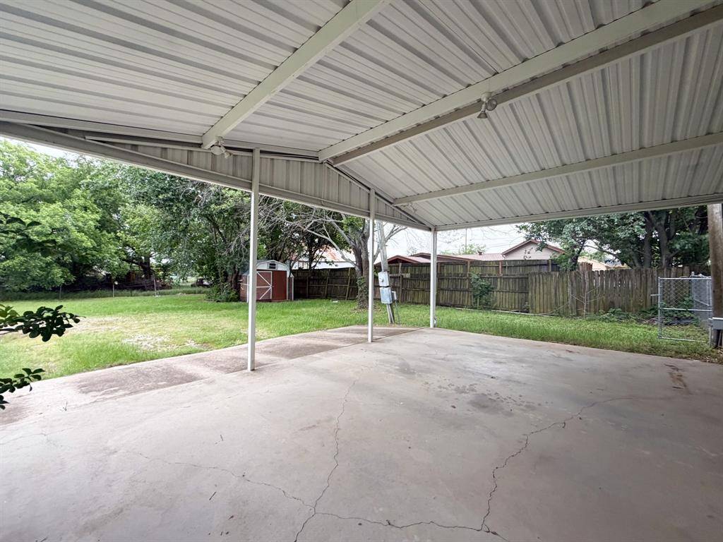402 E College Avenue, Alvarado, TX 76009