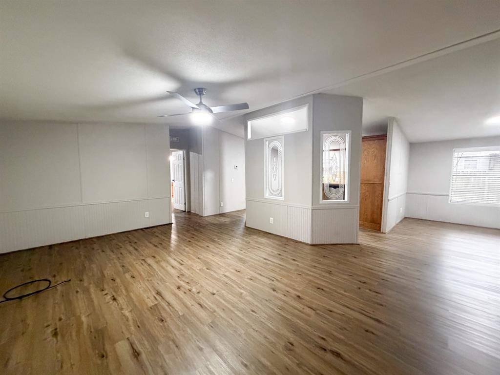 402 E College Avenue, Alvarado, TX 76009